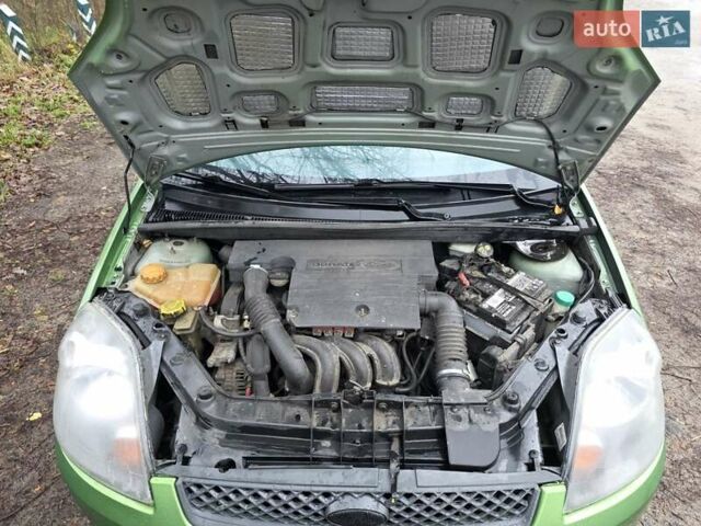 Зеленый Форд Фиеста, объемом двигателя 1.39 л и пробегом 182 тыс. км за 3000 $, фото 15 на Automoto.ua