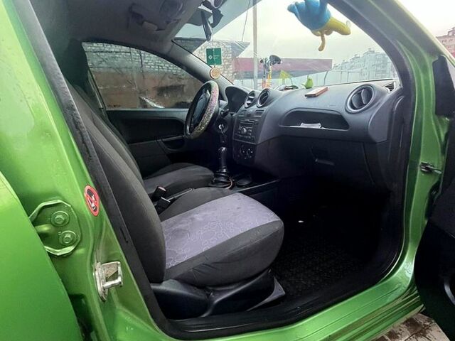 Зеленый Форд Фиеста, объемом двигателя 1.4 л и пробегом 199 тыс. км за 3200 $, фото 13 на Automoto.ua