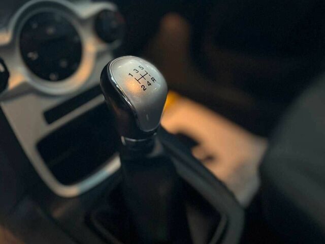 Зеленый Форд Фиеста, объемом двигателя 1.6 л и пробегом 141 тыс. км за 7000 $, фото 14 на Automoto.ua