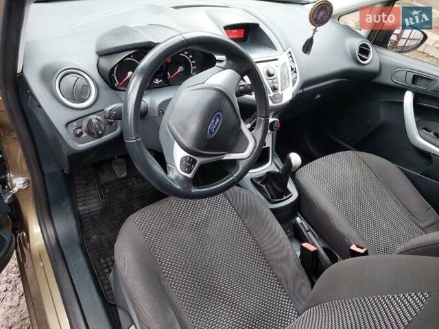 Зелений Форд Фієста, об'ємом двигуна 1.2 л та пробігом 161 тис. км за 6500 $, фото 4 на Automoto.ua