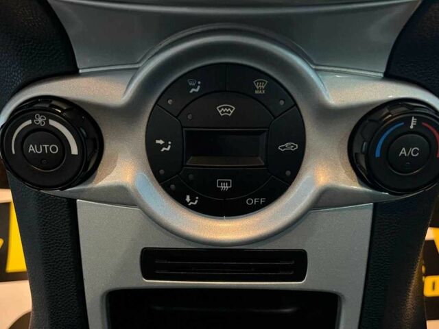 Зеленый Форд Фиеста, объемом двигателя 1.6 л и пробегом 141 тыс. км за 7000 $, фото 20 на Automoto.ua