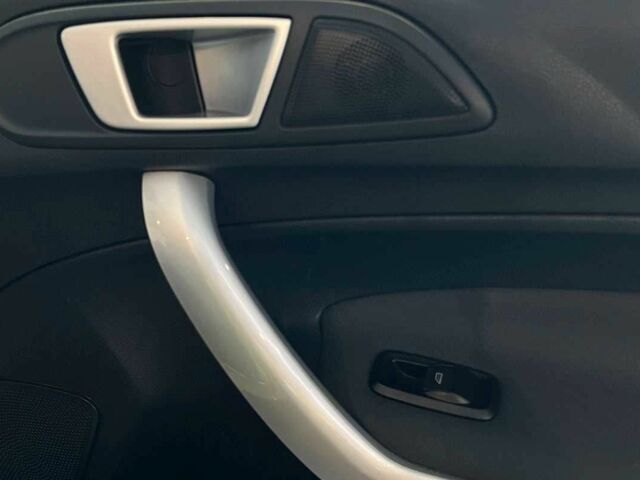 Зеленый Форд Фиеста, объемом двигателя 1.6 л и пробегом 141 тыс. км за 7000 $, фото 9 на Automoto.ua