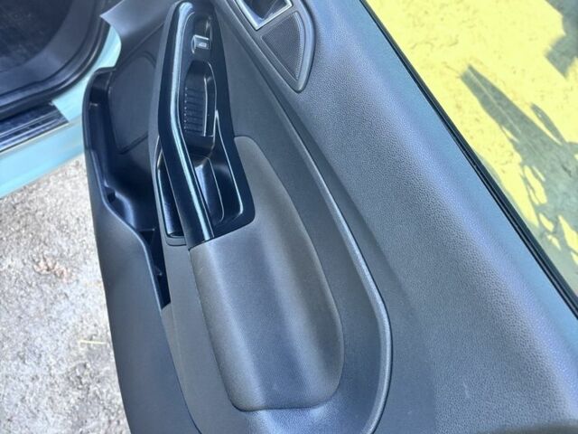 Зелений Форд Фієста, об'ємом двигуна 1 л та пробігом 150 тис. км за 8000 $, фото 4 на Automoto.ua