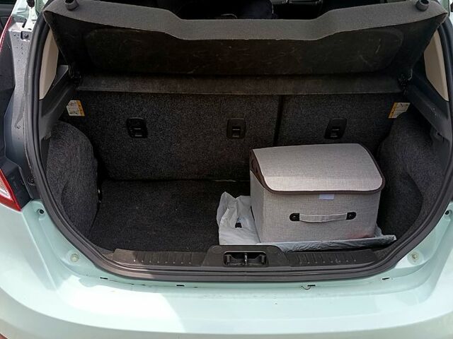 Форд Фиеста 2017 в Николаеве на Automoto.ua Зеленый Форд Фиеста, объемом двигателя 1.6 л и пробегом 123 тыс. км за 9000 $, фото 11 на Automoto.ua