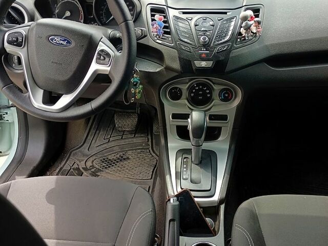 Форд Фиеста 2017 в Николаеве на Automoto.ua Зеленый Форд Фиеста, объемом двигателя 1.6 л и пробегом 123 тыс. км за 9000 $, фото 8 на Automoto.ua