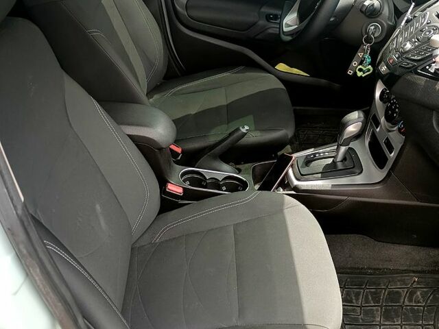 Форд Фиеста 2017 в Николаеве на Automoto.ua Зеленый Форд Фиеста, объемом двигателя 1.6 л и пробегом 123 тыс. км за 9000 $, фото 9 на Automoto.ua