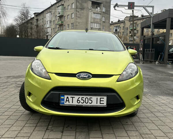Зелений Форд Фієста, об'ємом двигуна 1.24 л та пробігом 129 тис. км за 5500 $, фото 1 на Automoto.ua
