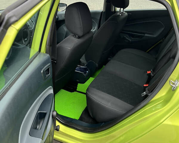 Зелений Форд Фієста, об'ємом двигуна 1.24 л та пробігом 129 тис. км за 5500 $, фото 10 на Automoto.ua