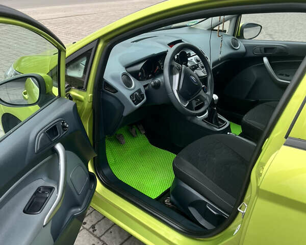 Зелений Форд Фієста, об'ємом двигуна 1.24 л та пробігом 129 тис. км за 5500 $, фото 5 на Automoto.ua