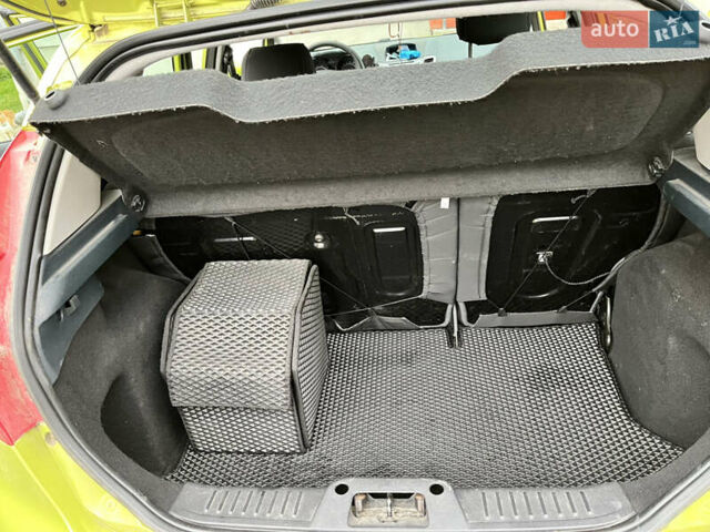 Зелений Форд Фієста, об'ємом двигуна 1.24 л та пробігом 129 тис. км за 5500 $, фото 12 на Automoto.ua