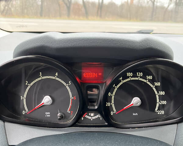 Зелений Форд Фієста, об'ємом двигуна 1.24 л та пробігом 129 тис. км за 5500 $, фото 11 на Automoto.ua