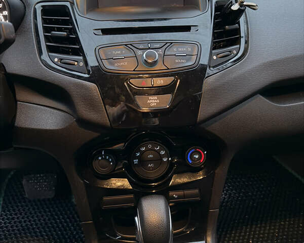 Зеленый Форд Фиеста, объемом двигателя 1.6 л и пробегом 115 тыс. км за 10800 $, фото 10 на Automoto.ua