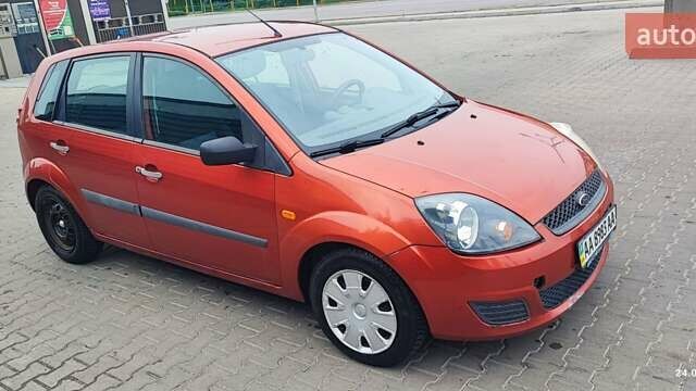 Оранжевый Форд Фиеста, объемом двигателя 1.24 л и пробегом 346 тыс. км за 3450 $, фото 1 на Automoto.ua