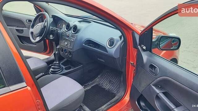 Оранжевый Форд Фиеста, объемом двигателя 1.24 л и пробегом 346 тыс. км за 3450 $, фото 5 на Automoto.ua