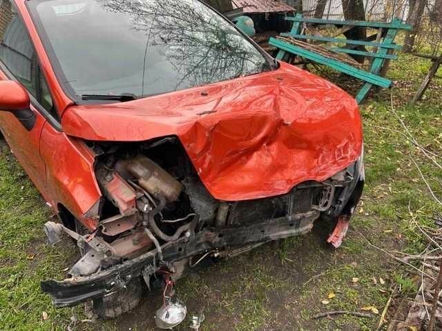 Помаранчевий Форд Фієста, об'ємом двигуна 1.4 л та пробігом 84 тис. км за 3200 $, фото 6 на Automoto.ua