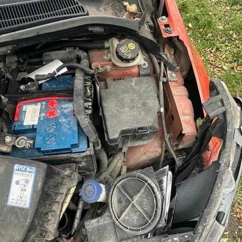 Помаранчевий Форд Фієста, об'ємом двигуна 1.4 л та пробігом 84 тис. км за 3200 $, фото 11 на Automoto.ua