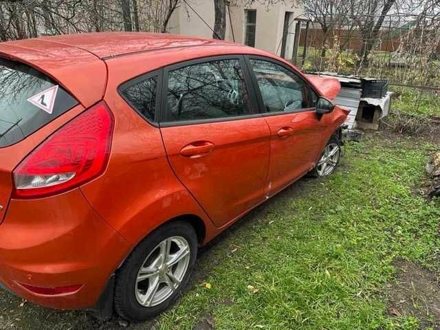 Помаранчевий Форд Фієста, об'ємом двигуна 1.4 л та пробігом 84 тис. км за 3200 $, фото 5 на Automoto.ua