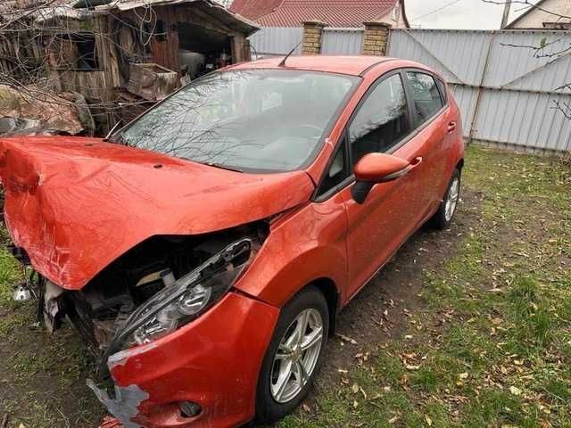 Помаранчевий Форд Фієста, об'ємом двигуна 1.4 л та пробігом 84 тис. км за 3200 $, фото 1 на Automoto.ua