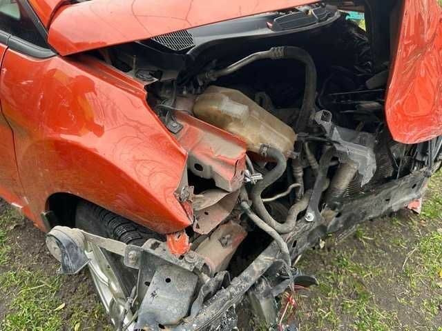 Помаранчевий Форд Фієста, об'ємом двигуна 1.4 л та пробігом 84 тис. км за 3200 $, фото 8 на Automoto.ua