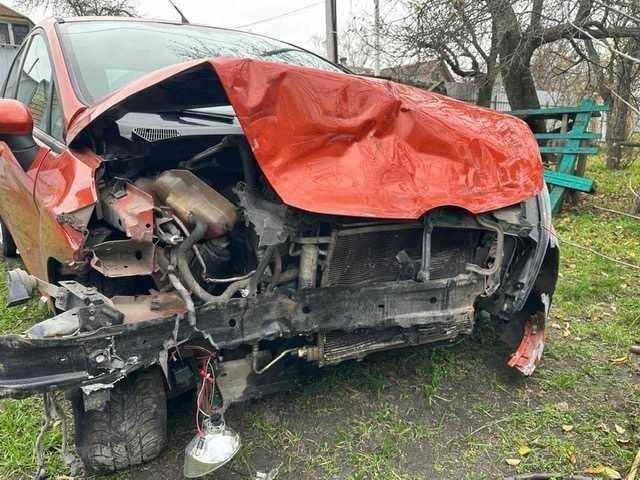 Помаранчевий Форд Фієста, об'ємом двигуна 1.4 л та пробігом 84 тис. км за 3200 $, фото 7 на Automoto.ua