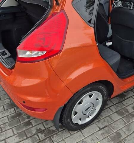 Оранжевый Форд Фиеста, объемом двигателя 1.4 л и пробегом 130 тыс. км за 6700 $, фото 10 на Automoto.ua