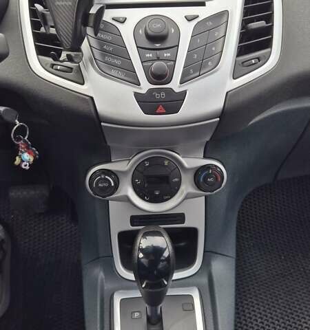 Оранжевый Форд Фиеста, объемом двигателя 1.4 л и пробегом 130 тыс. км за 6700 $, фото 13 на Automoto.ua