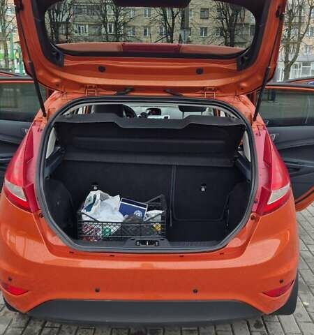 Оранжевый Форд Фиеста, объемом двигателя 1.4 л и пробегом 130 тыс. км за 6700 $, фото 16 на Automoto.ua