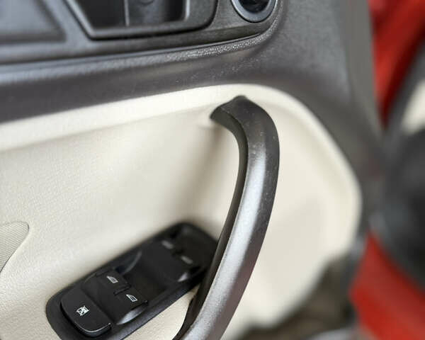 Оранжевый Форд Фиеста, объемом двигателя 1.6 л и пробегом 188 тыс. км за 8999 $, фото 15 на Automoto.ua