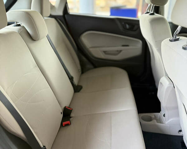 Оранжевый Форд Фиеста, объемом двигателя 1.6 л и пробегом 188 тыс. км за 8999 $, фото 8 на Automoto.ua