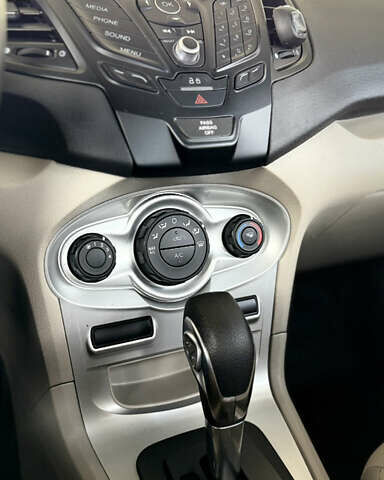 Оранжевый Форд Фиеста, объемом двигателя 1.6 л и пробегом 188 тыс. км за 8999 $, фото 13 на Automoto.ua