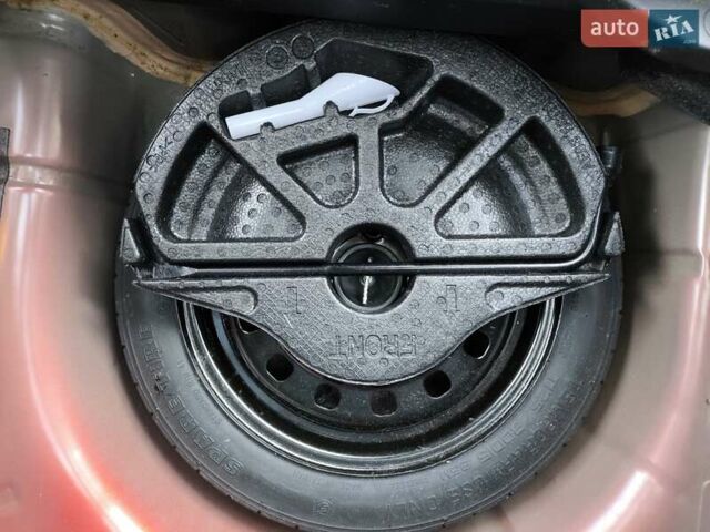 Помаранчевий Форд Фієста, об'ємом двигуна 1.6 л та пробігом 271 тис. км за 6800 $, фото 17 на Automoto.ua