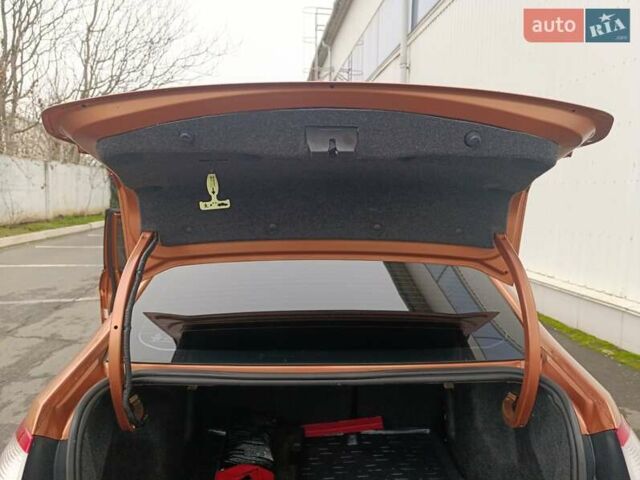 Оранжевый Форд Фиеста, объемом двигателя 1.6 л и пробегом 144 тыс. км за 7999 $, фото 12 на Automoto.ua