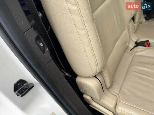 Форд Флекс 2013 в Белой Церкве на Automoto.ua Белый Форд Флекс, объемом двигателя 3.5 л и пробегом 214 тыс. км за 12999 $, фото 22 на Automoto.ua