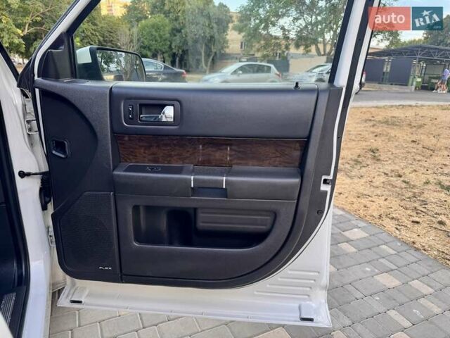 Белый Форд Флекс, объемом двигателя 3.5 л и пробегом 187 тыс. км за 12800 $, фото 46 на Automoto.ua