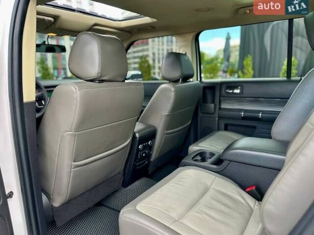 Белый Форд Флекс, объемом двигателя 3.5 л и пробегом 224 тыс. км за 12500 $, фото 13 на Automoto.ua