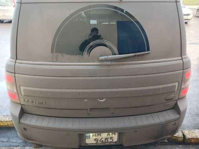 Серый Форд Флекс, объемом двигателя 3.5 л и пробегом 60 тыс. км за 13000 $, фото 3 на Automoto.ua