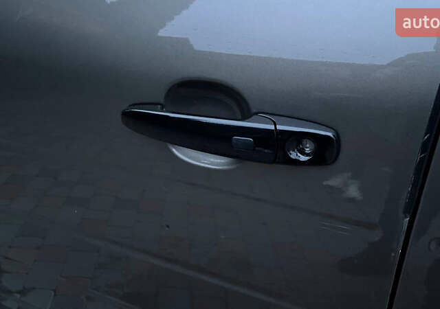 Серый Форд Флекс, объемом двигателя 3.5 л и пробегом 170 тыс. км за 12500 $, фото 9 на Automoto.ua