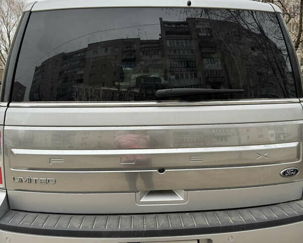 Серый Форд Флекс, объемом двигателя 3.5 л и пробегом 114 тыс. км за 17500 $, фото 3 на Automoto.ua