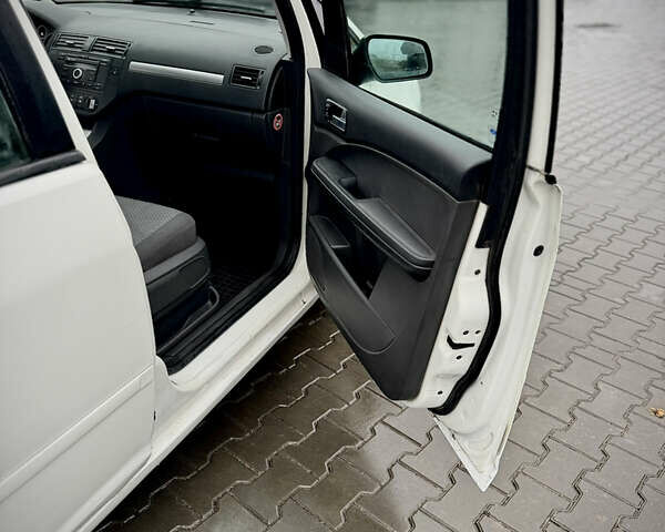 Белый Форд Focus C-Max, объемом двигателя 1.6 л и пробегом 300 тыс. км за 3700 $, фото 18 на Automoto.ua