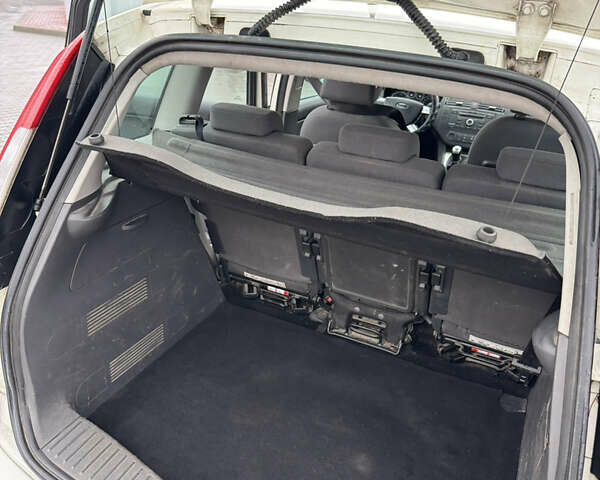 Белый Форд Focus C-Max, объемом двигателя 1.6 л и пробегом 300 тыс. км за 3700 $, фото 23 на Automoto.ua