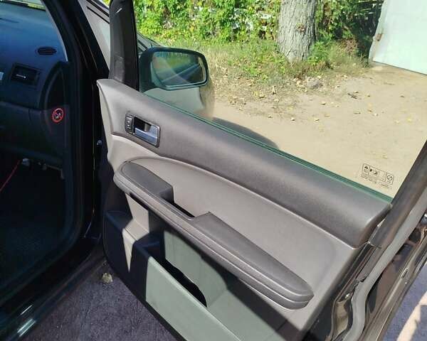 Черный Форд Focus C-Max, объемом двигателя 1.8 л и пробегом 213 тыс. км за 4000 $, фото 5 на Automoto.ua