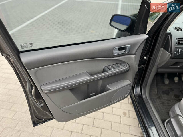 Чорний Форд Focus C-Max, об'ємом двигуна 1.8 л та пробігом 217 тис. км за 4400 $, фото 21 на Automoto.ua