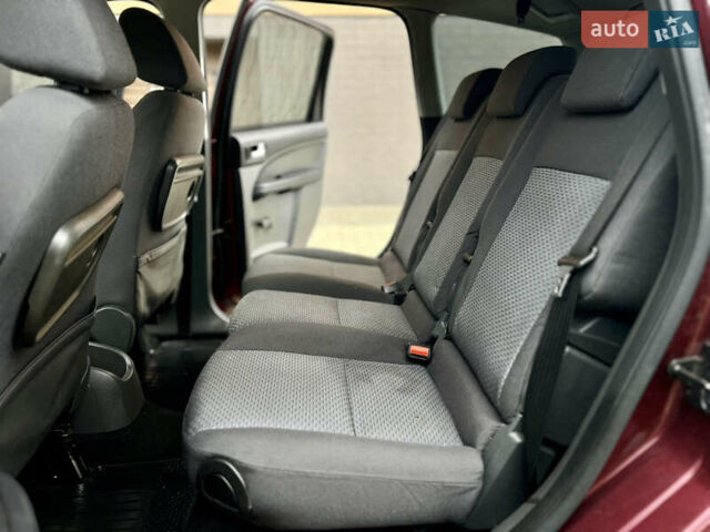Красный Форд Focus C-Max, объемом двигателя 1.6 л и пробегом 212 тыс. км за 3799 $, фото 14 на Automoto.ua