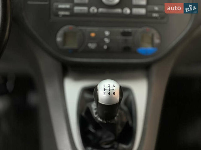 Красный Форд Focus C-Max, объемом двигателя 1.6 л и пробегом 212 тыс. км за 3799 $, фото 13 на Automoto.ua