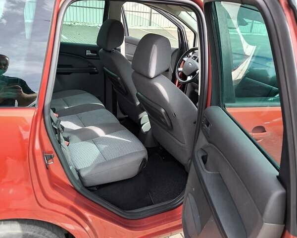 Красный Форд Focus C-Max, объемом двигателя 1.8 л и пробегом 218 тыс. км за 4000 $, фото 11 на Automoto.ua