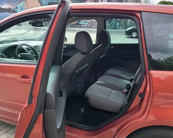 Красный Форд Focus C-Max, объемом двигателя 1.8 л и пробегом 218 тыс. км за 4000 $, фото 3 на Automoto.ua