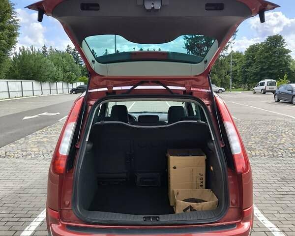 Красный Форд Focus C-Max, объемом двигателя 1.8 л и пробегом 218 тыс. км за 4000 $, фото 1 на Automoto.ua