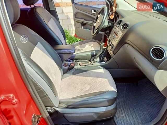 Красный Форд Focus C-Max, объемом двигателя 1.6 л и пробегом 195 тыс. км за 4100 $, фото 9 на Automoto.ua