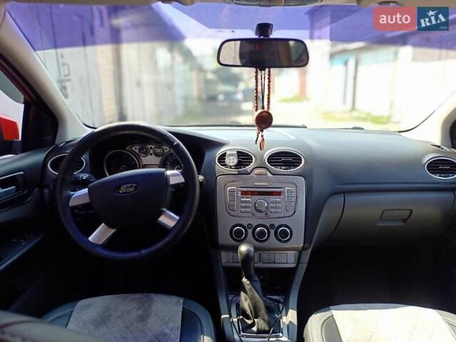 Красный Форд Focus C-Max, объемом двигателя 1.6 л и пробегом 195 тыс. км за 4100 $, фото 5 на Automoto.ua