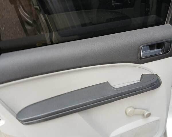 Сірий Форд Focus C-Max, об'ємом двигуна 1.6 л та пробігом 200 тис. км за 4100 $, фото 4 на Automoto.ua